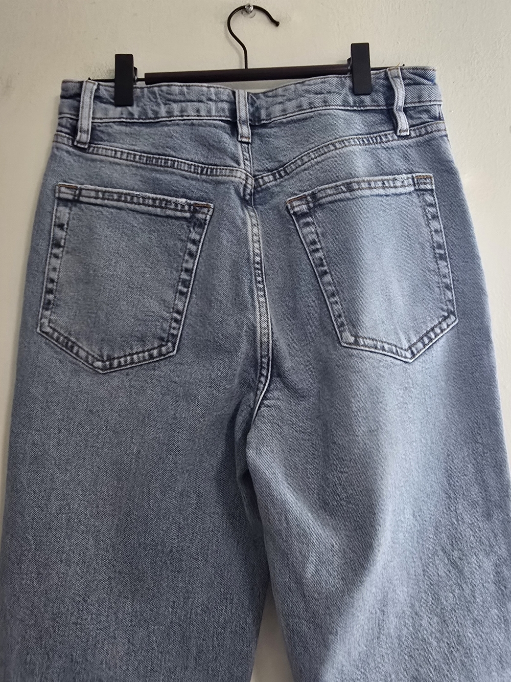 Frame Denim The Ruler High-Rise Slim-Leg Jeans in Mid Denim - Picture 7 of 11